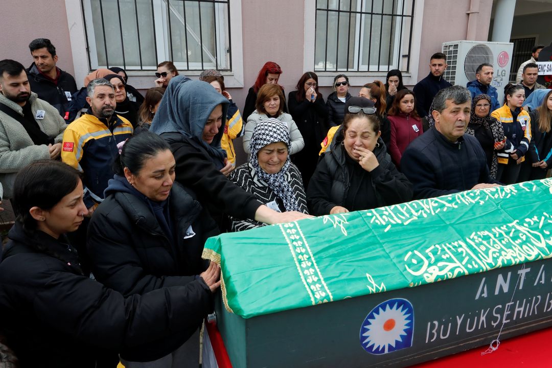 Antalya'da Darp Edilen Sağlıkçı Hayata 3 Gün Tutunabildi 6