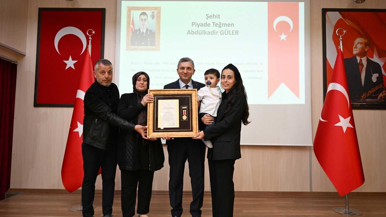 Antalya'da Şehit Aileleri Ve Gazilere Devlet Övünç Madalyası Verildi  2