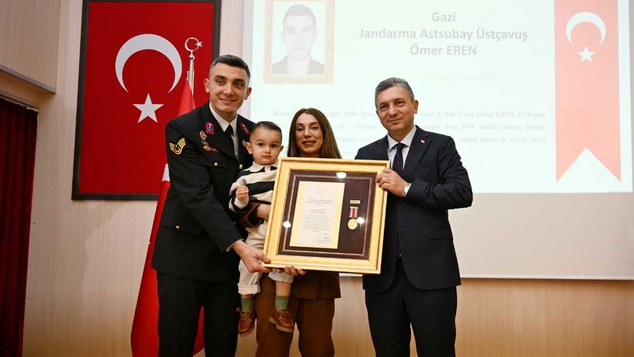 Antalya'da Şehit Aileleri Ve Gazilere Devlet Övünç Madalyası Verildi  3