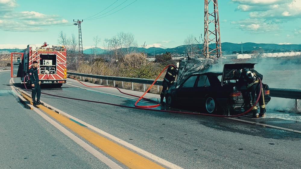 Antalya'da Seyir Halindeki Otomobilde Yangın Paniği! 