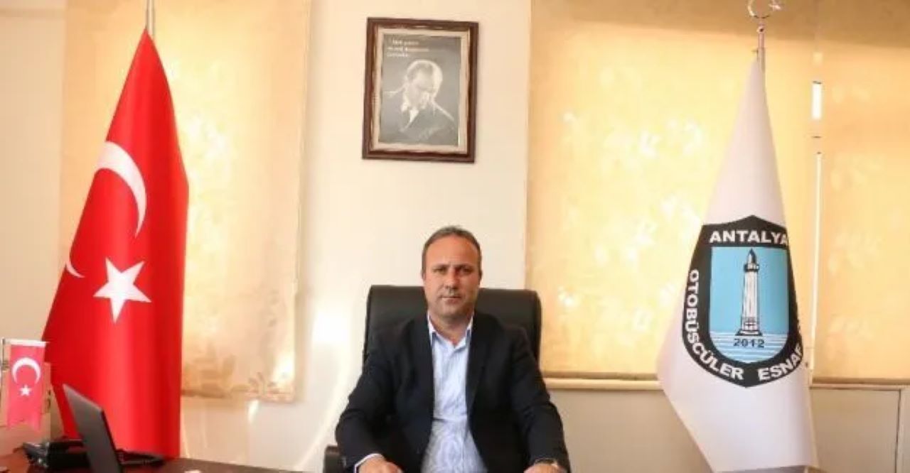 Antalya'da Şoför Kalp Krizi Geçirdi! Otobüs İş Yerine Daldı