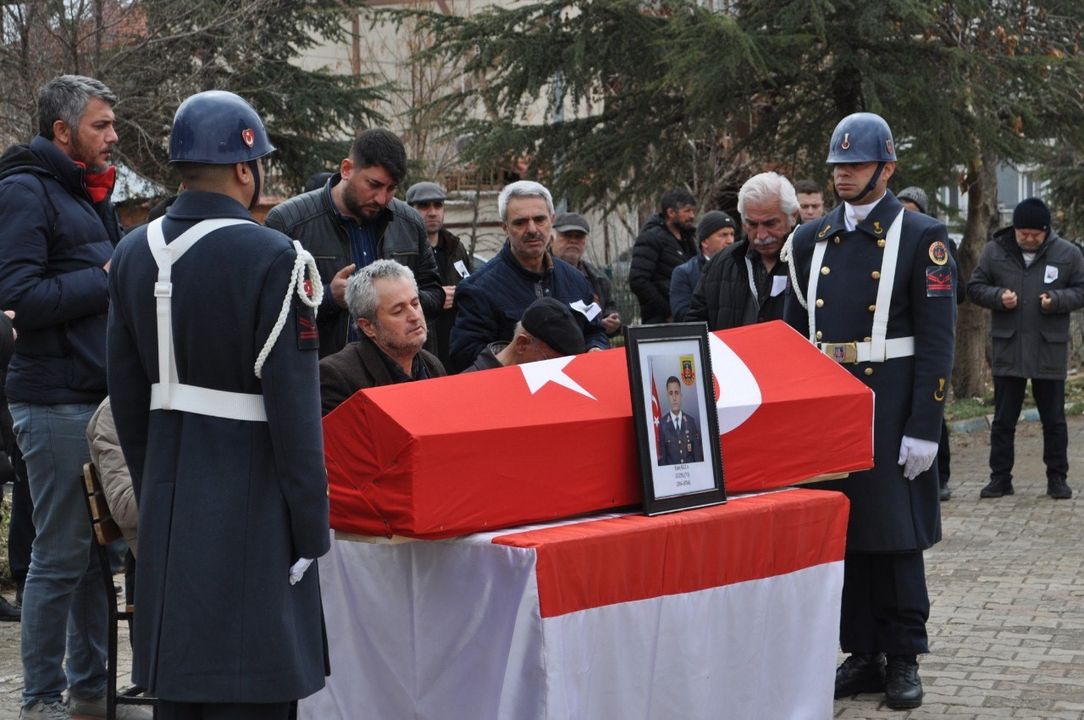 Arkadaşının Silahıyla İnthar Eden Uzman Çavuş Isparta'da Defnedildi  2