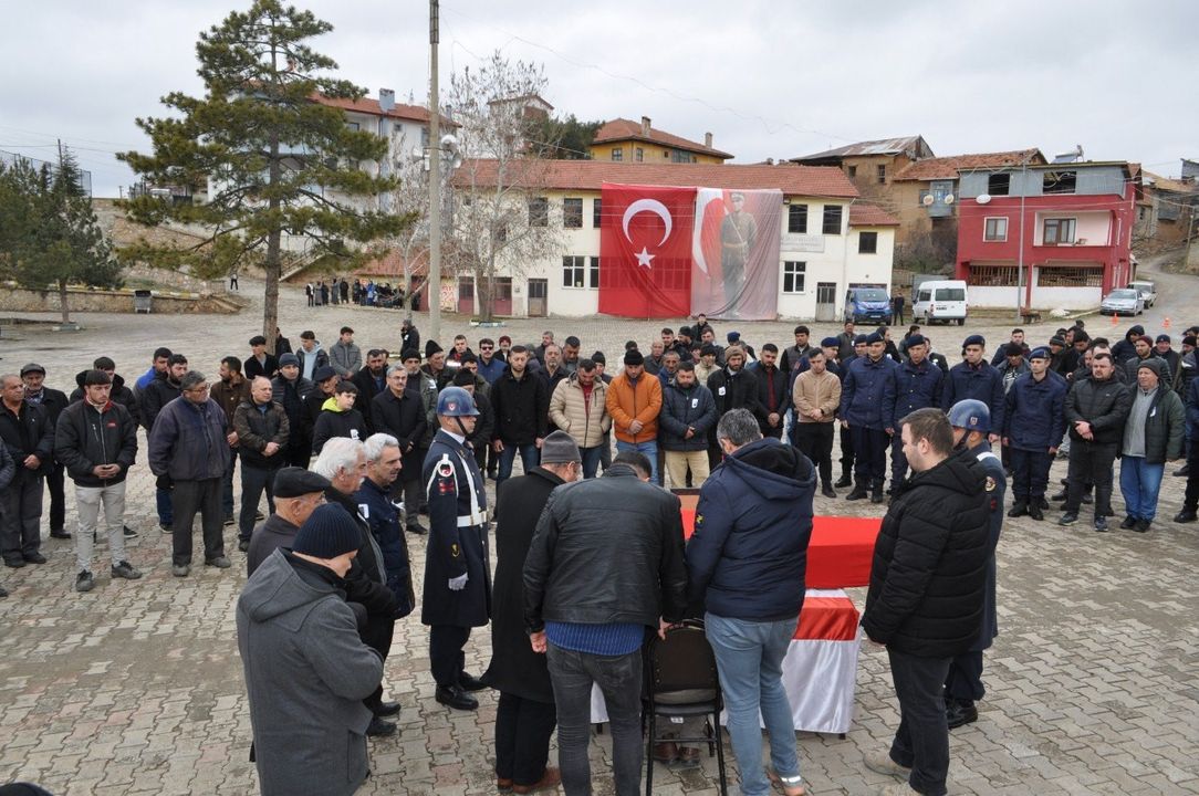 Arkadaşının Silahıyla İnthar Eden Uzman Çavuş Isparta'da Defnedildi  4