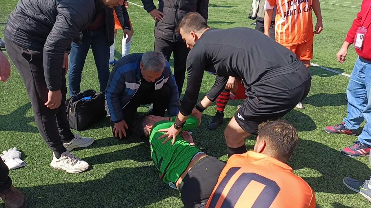Burdur'da Sakatlanan Kaleciye Sağlıkçı Hakem Müdahale Etti 3