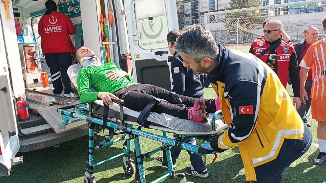 Burdur'da Sakatlanan Kaleciye Sağlıkçı Hakem Müdahale Etti 4