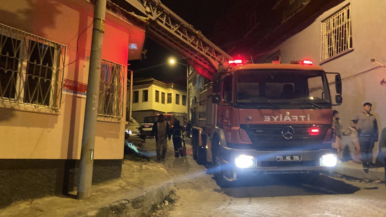 Burdur'da Yanar Vaziyette Bırakılan Soba Evi Yakıyordu 2