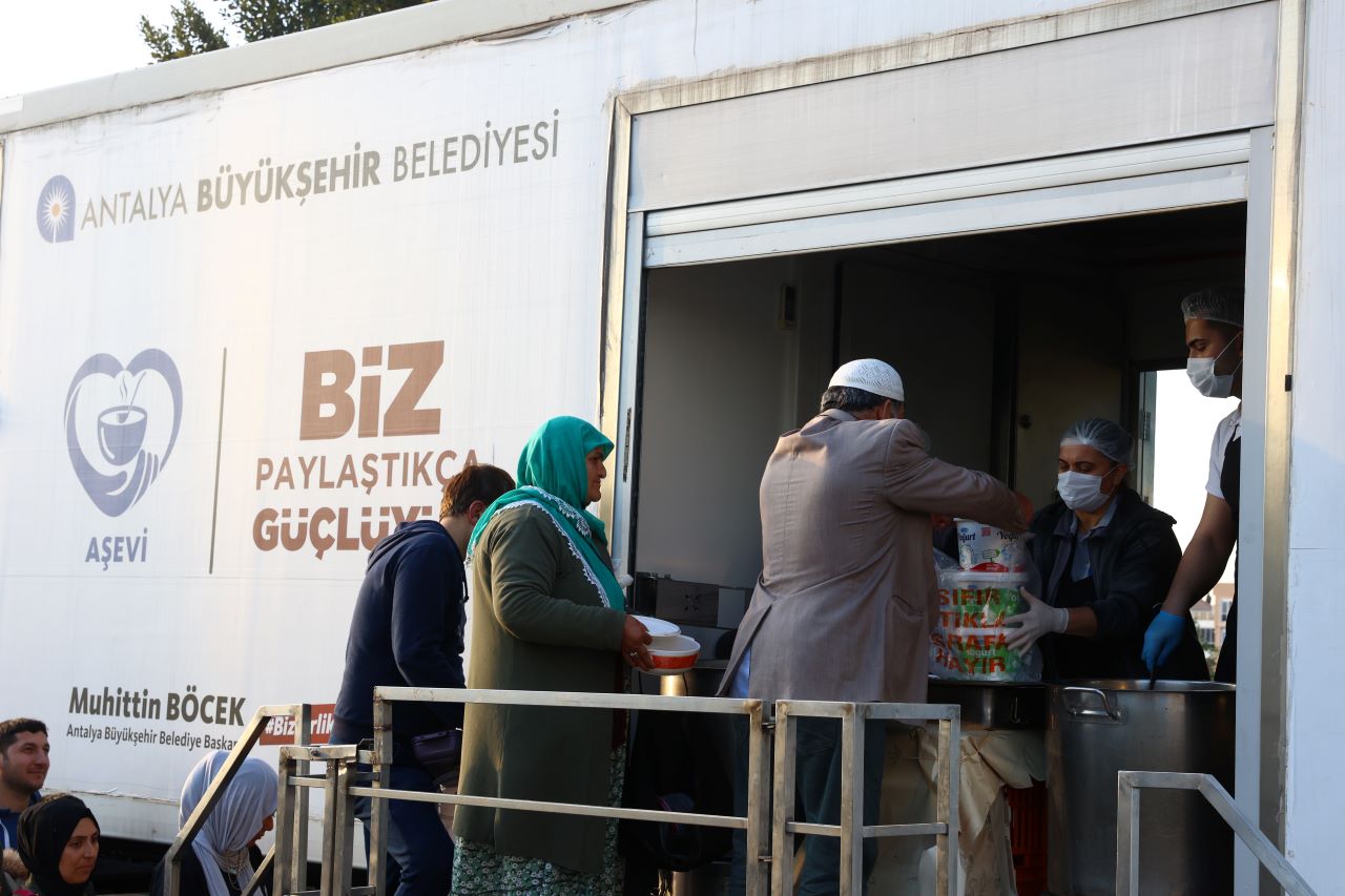 Antalya Karaalioğlu Parkı’nda Ramazan Coşkusu