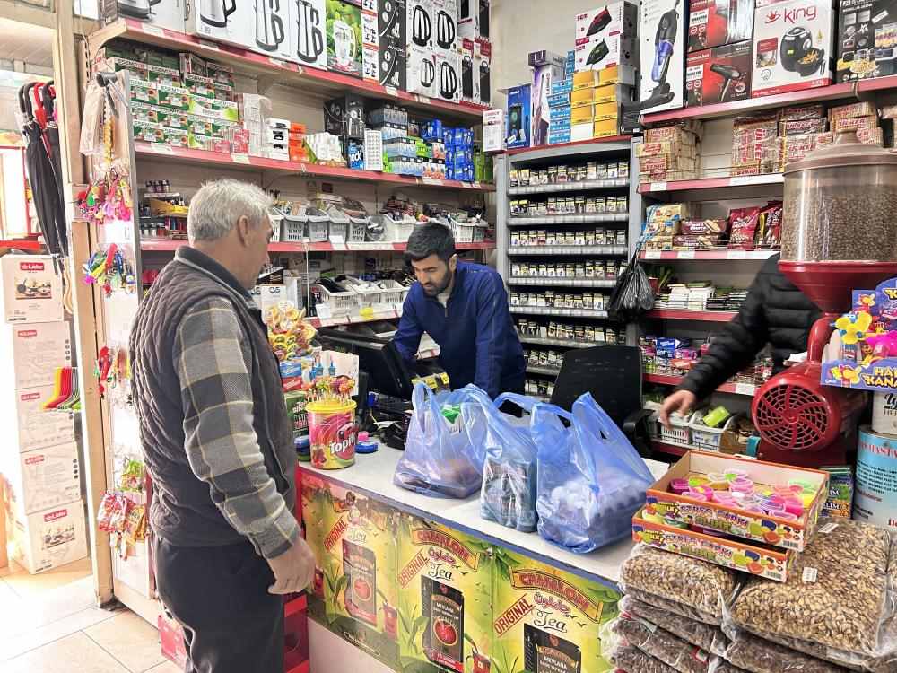 400 Depremzedenin Milyonluk Borcunu Ödeyip Kayıplara Karıştı