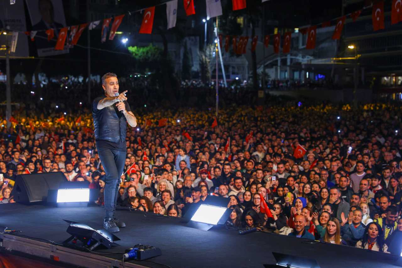 Atatürk'ün Antalya Gelişi Binlerle Kutlandı!