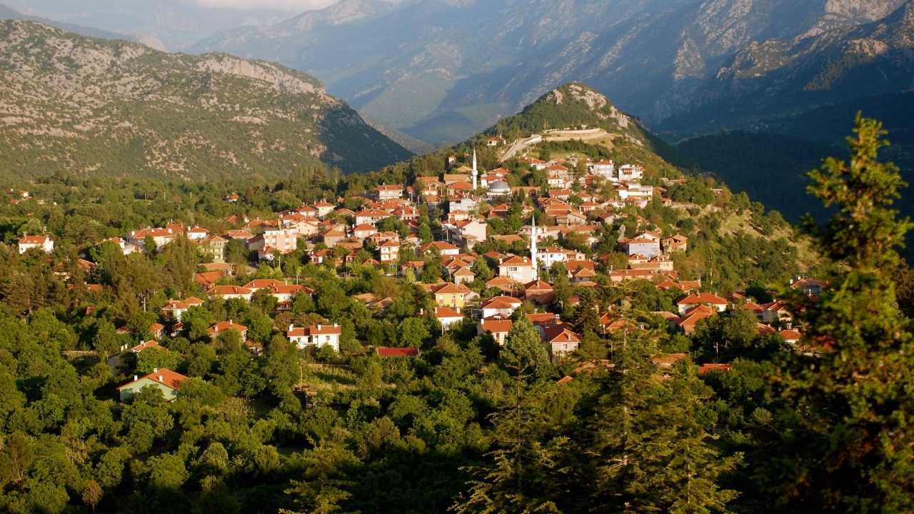 İbradı'nın Ünlü Düğmeli Evlerine Belediyeden Yıkım Kararı 2