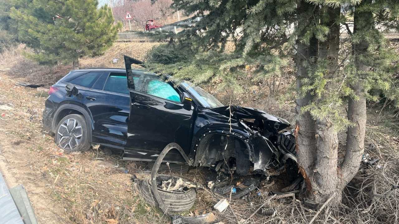 Isparta'da Şarkikaraağaç Belediye Başkanı Ali Göçer Ve Ailesi Kaza Geçirdi  2