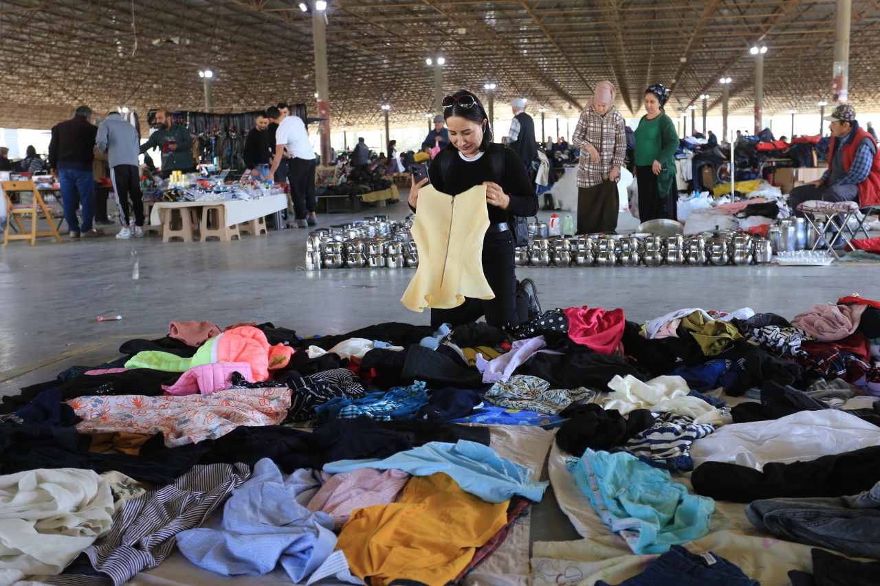 Kepez'de Zabıtalar Tarihi Geçmiş Gıda ve İçeceklere El Koydu
