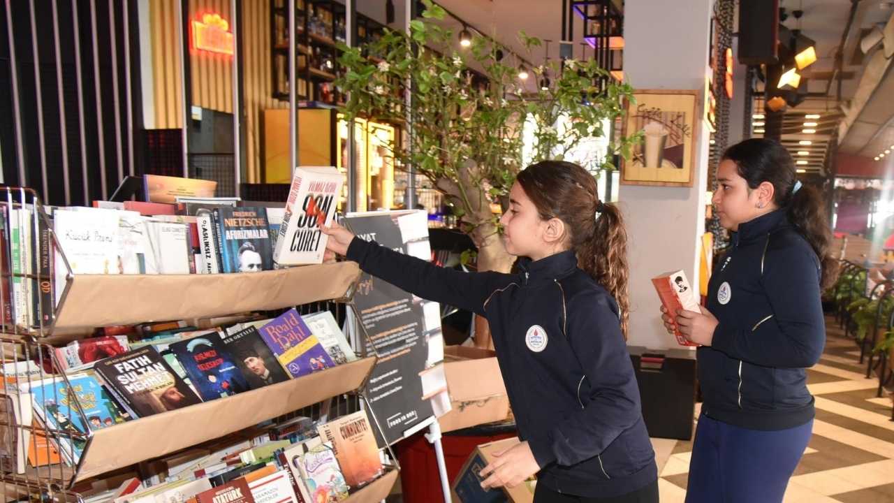 'Kitap Getirene Türk Kahvesi Kampanyası'nda 6 Bin Kitap Toplandı 2