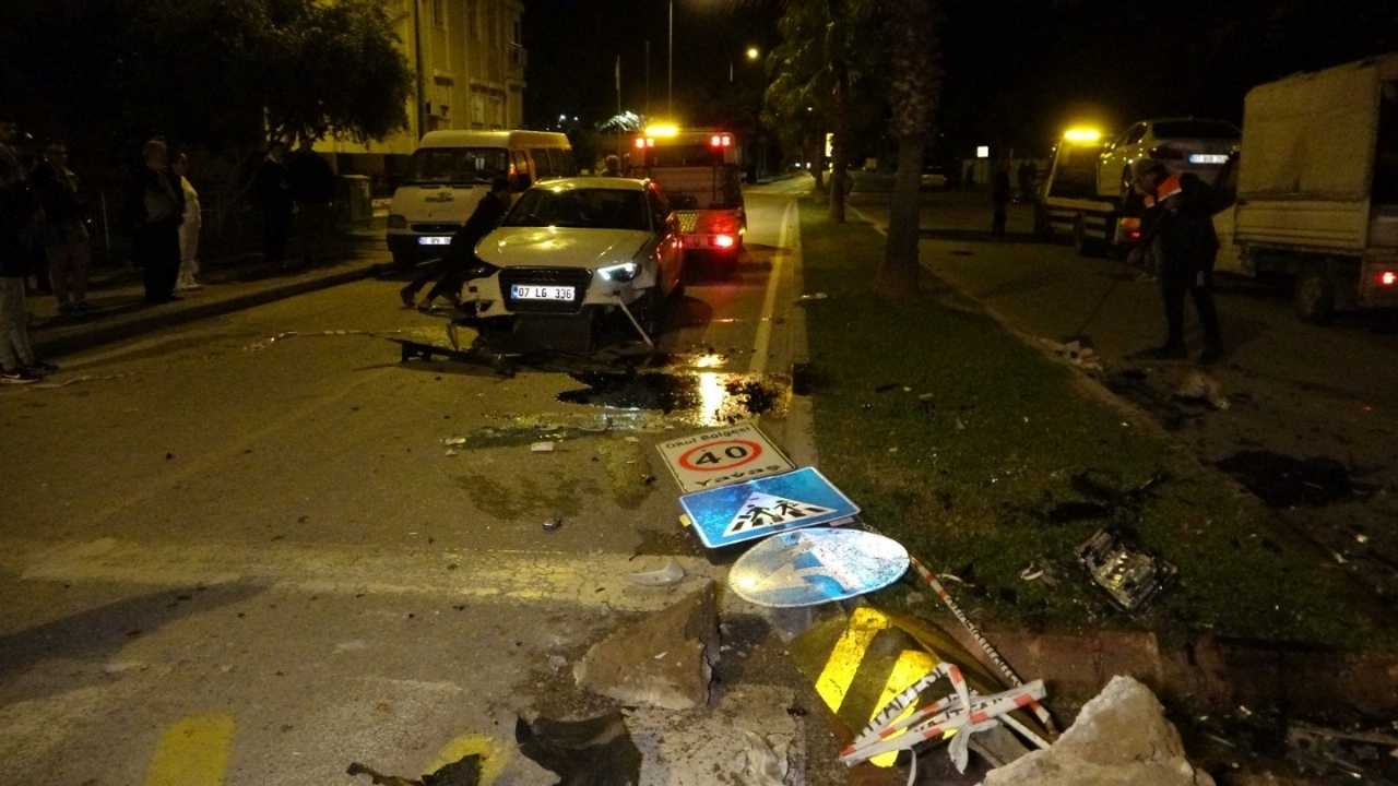 Manavgat'ta Ehliyetsiz Sürücü Kazadan Sonra Kaçtı 4 Yaralı 3