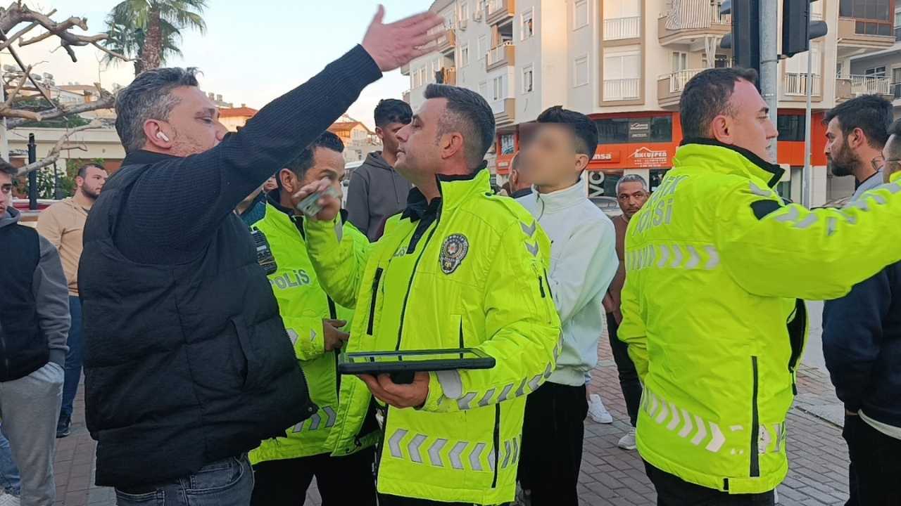 Manavgat'ta Polis Rolüne Girdi! Kaçmasın Diye Kimliğini Aldı 2