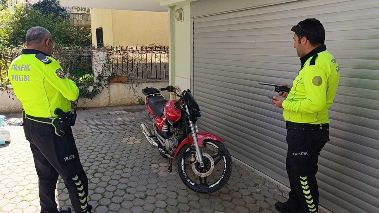 Manavgat'ta Yaralı Sürücü Kaçtı! Motosikleti Saklayıp Döndü 4