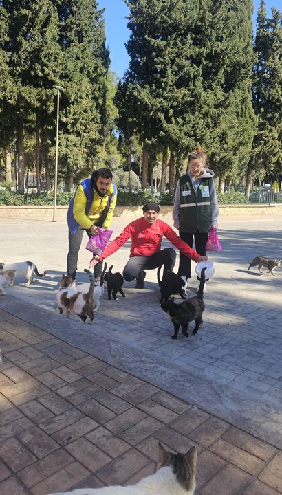 Muratpaşa'da Gönüllü Gençler Çiftçilerle Sera Nöbeti Tuttu 5