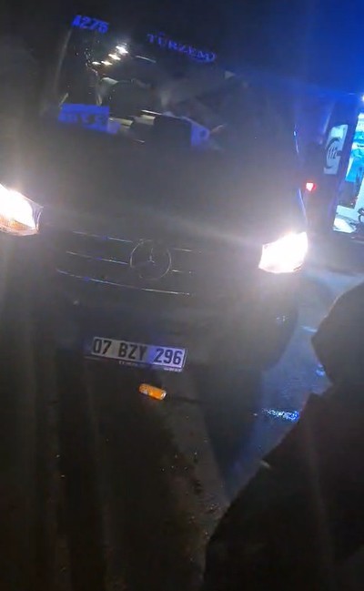 Alanya'da F*ci Kaza! Servis ve Otomobil Çarpıştı: 2 Öl* 6 Yaralı
