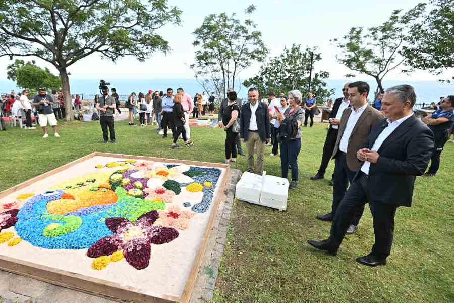 Antalya Çiçeklerle Renk Cümbüşüne Döndü1212 (3)