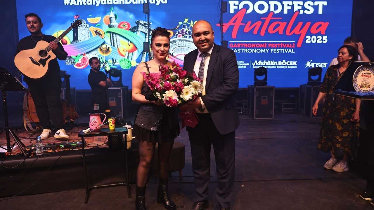 Antalya Food Festte Ceylan Ertem Resitali3