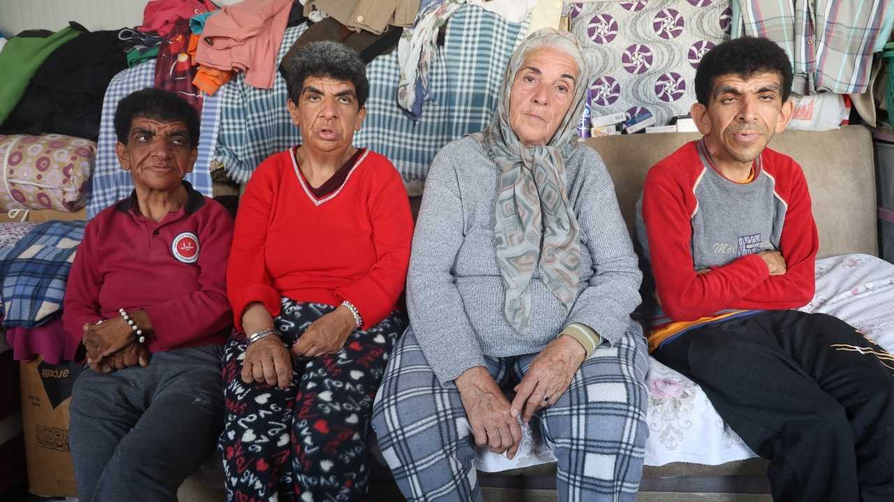 Hatay’da 3 Engelli Çocuğuna Gözü Gibi Bakıyor2