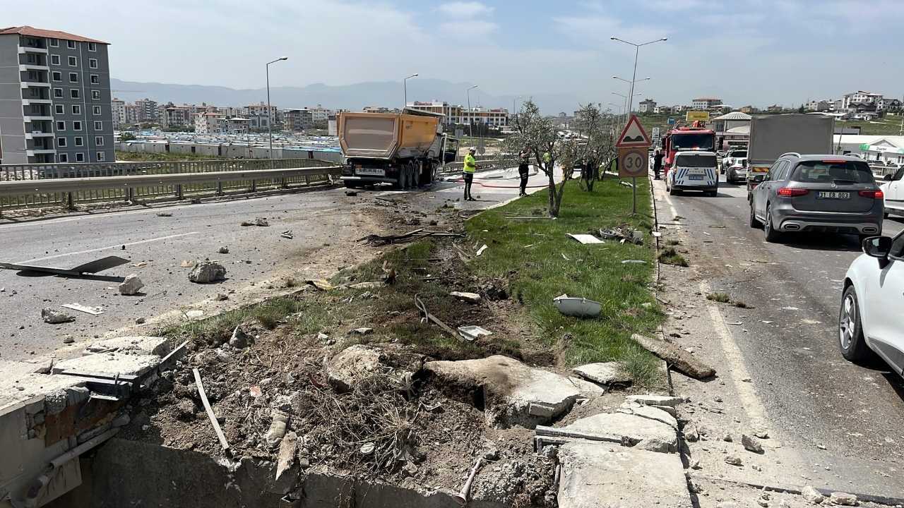 Hatay’da Hafriyat Kamyonu Uçmaya Ramak Kala Durdu2