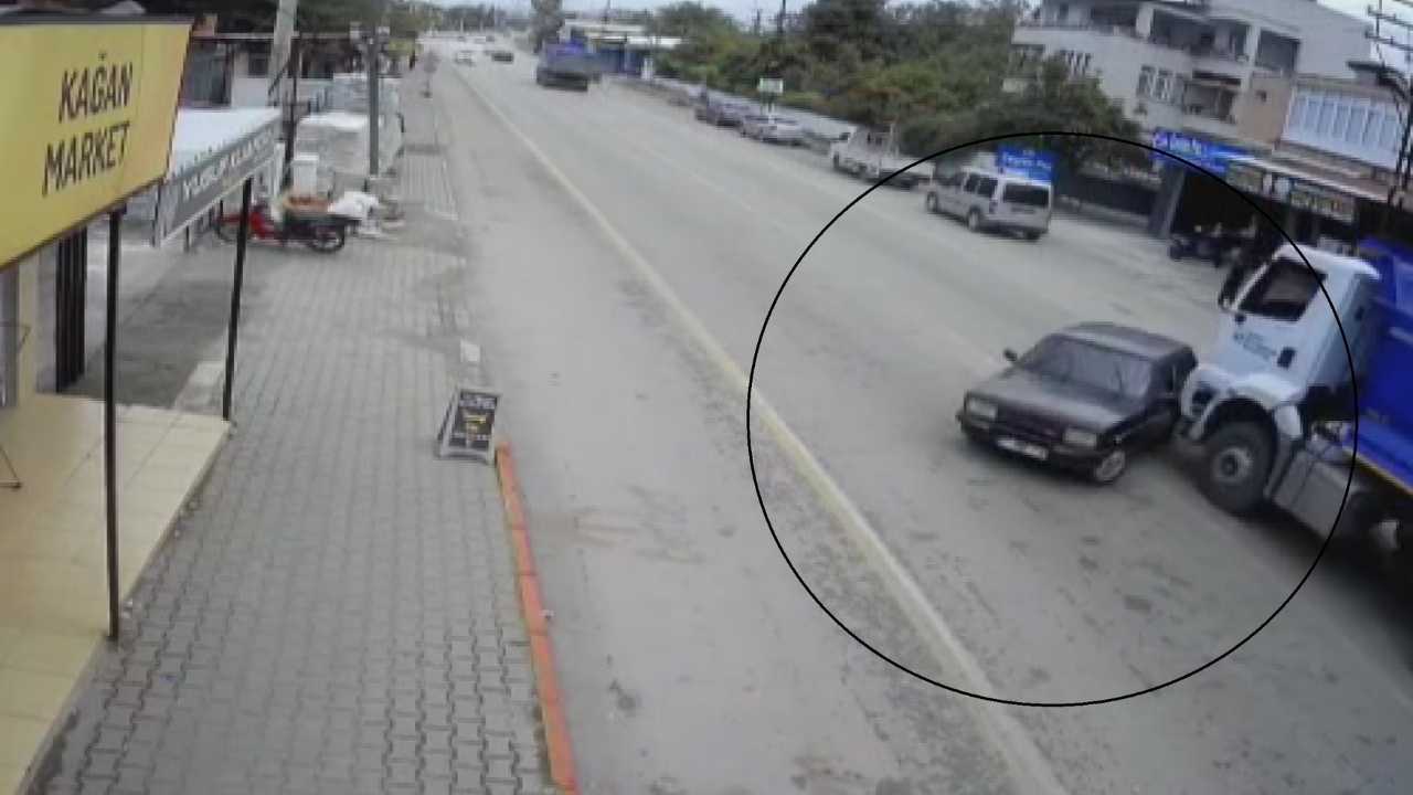 Hatay’da Kamyon Önüne Kattığı Arabayı Sürükledi2