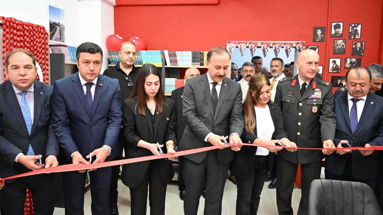 Helikopter Kazası Şehidinin Adı Isparta'da Kütüphaneye Verildi 2