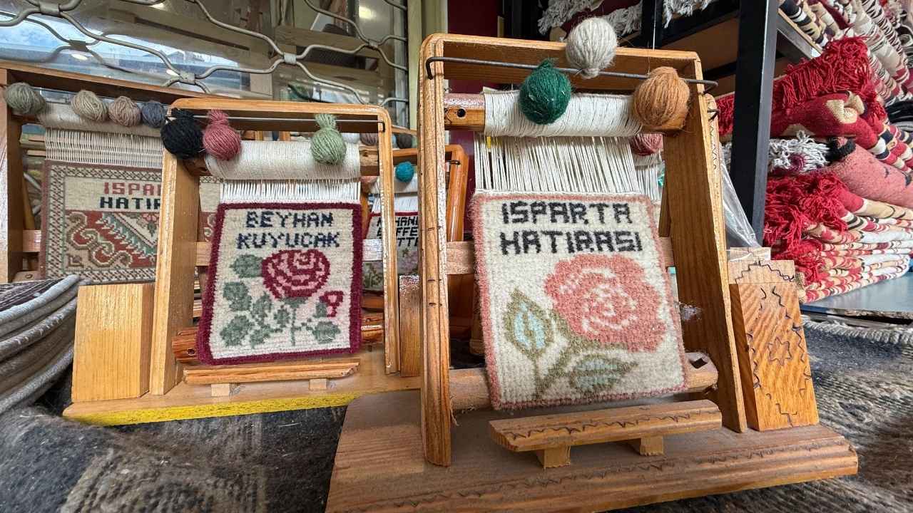 Isparta'nın Minyatür Halıları 7 Bin 575 İlmekle Dokunuyor 3