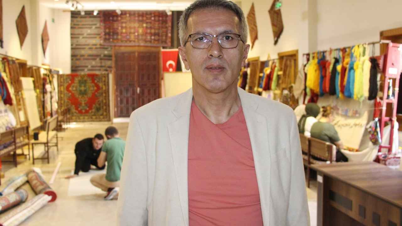 Isparta'nın Minyatür Halıları 7 Bin 575 İlmekle Dokunuyor 4