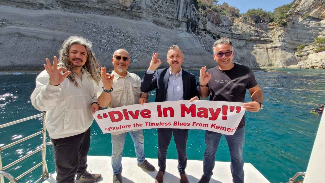 Kemer'de Dalış Yapan Turistlerden Su Altında Hediye 2