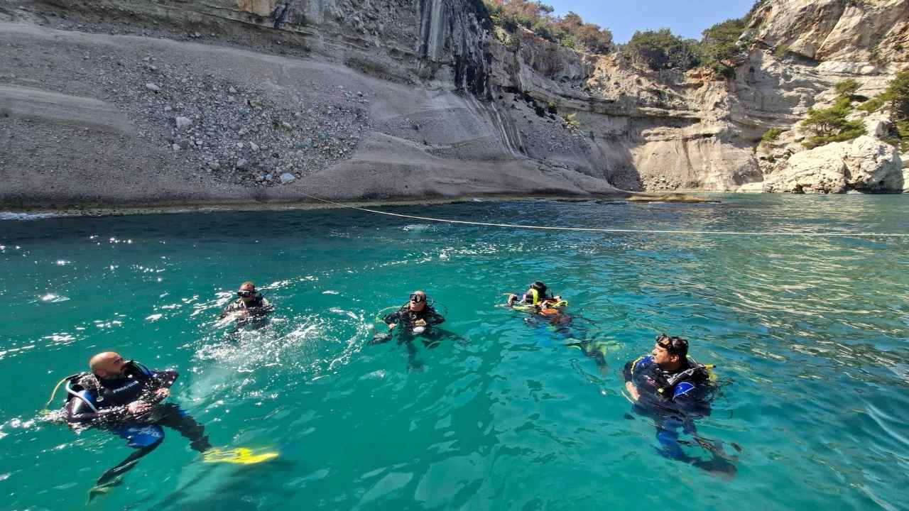 Kemer'de Dalış Yapan Turistlerden Su Altında Hediye 3