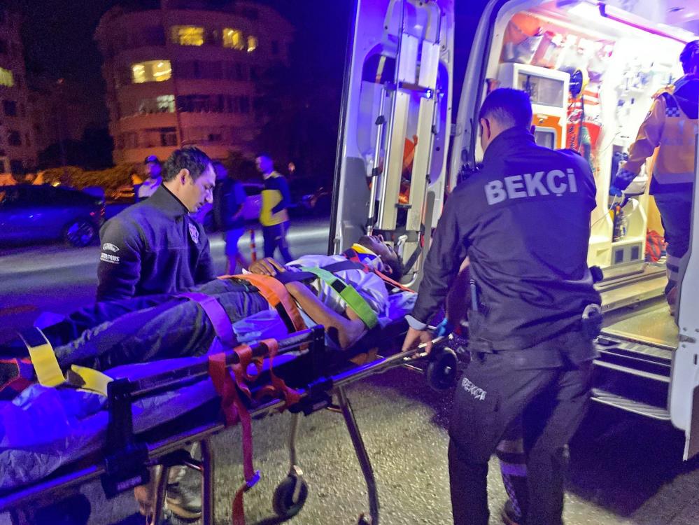 Konyaaltı'nda Genç Adam Köprüden Beton Zemine Düşerek Yaralandı