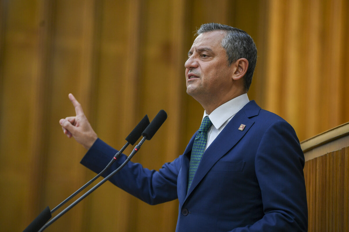 Özgür Özel: "Darbeye Karşı Direniyoruz"