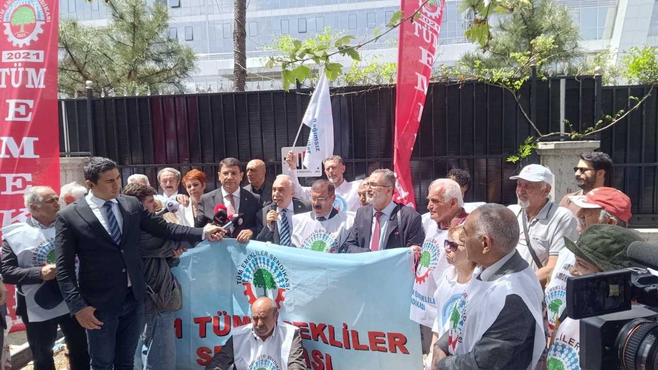 Tencerede Et Değil Taş Kaynıyor2
