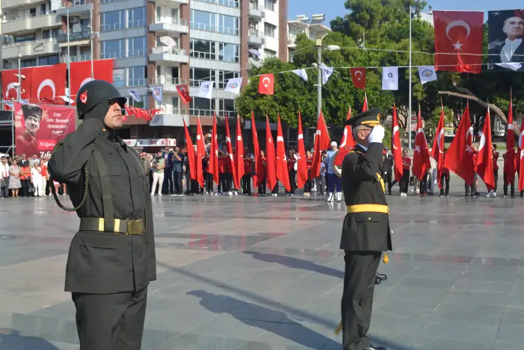 Antalya'da 30 Ağustos Coşkuyla Kutlanıyor! Yaşasın Tam Bağımsız Türkiye Cumhuriyeti