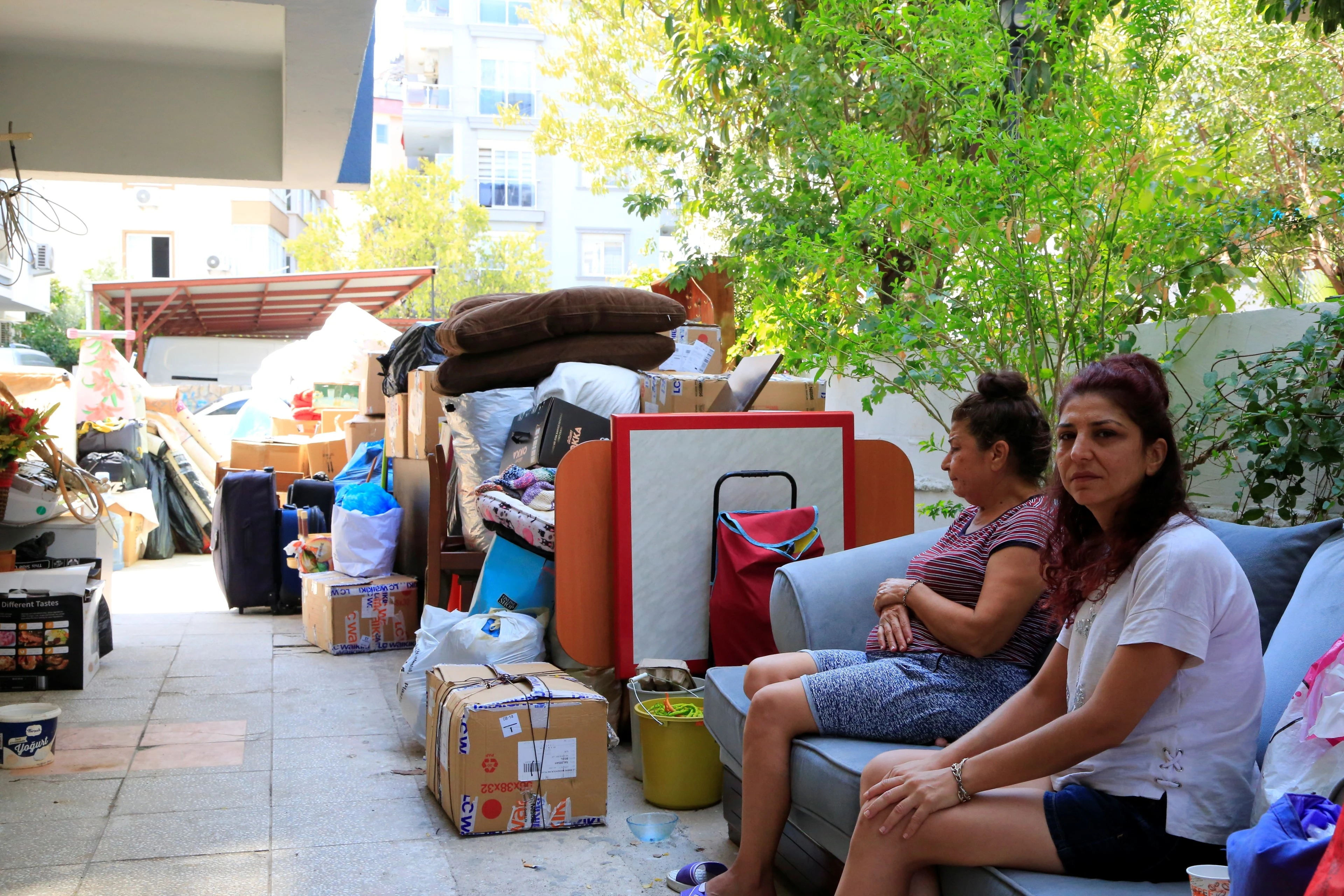 İmzaladıkları tahliye taahhütnamesi sonrası sokakta kaldılar! "Kimse tarihsiz taahhüt imzalamasın"