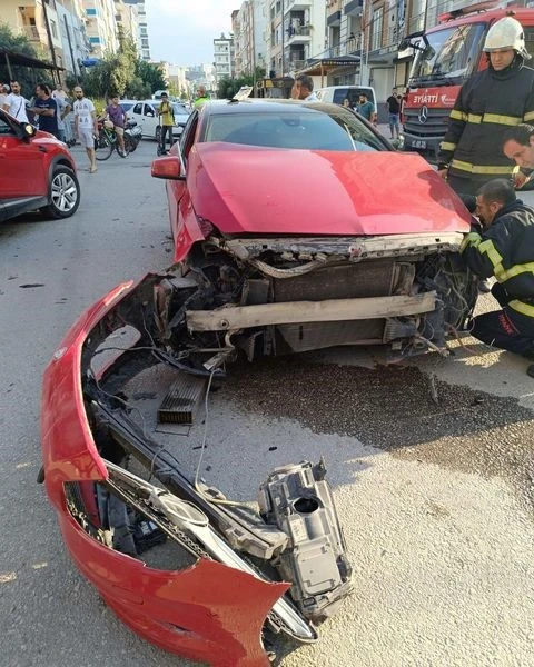 Hatay İskenderun'da Kaza: Vatandaşlar Yardıma Koştu