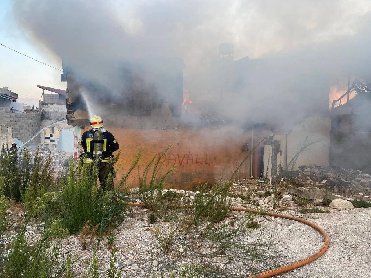 Hatay'da Metruk Binayı Önce Deprem Sonra Yangın Vurdu