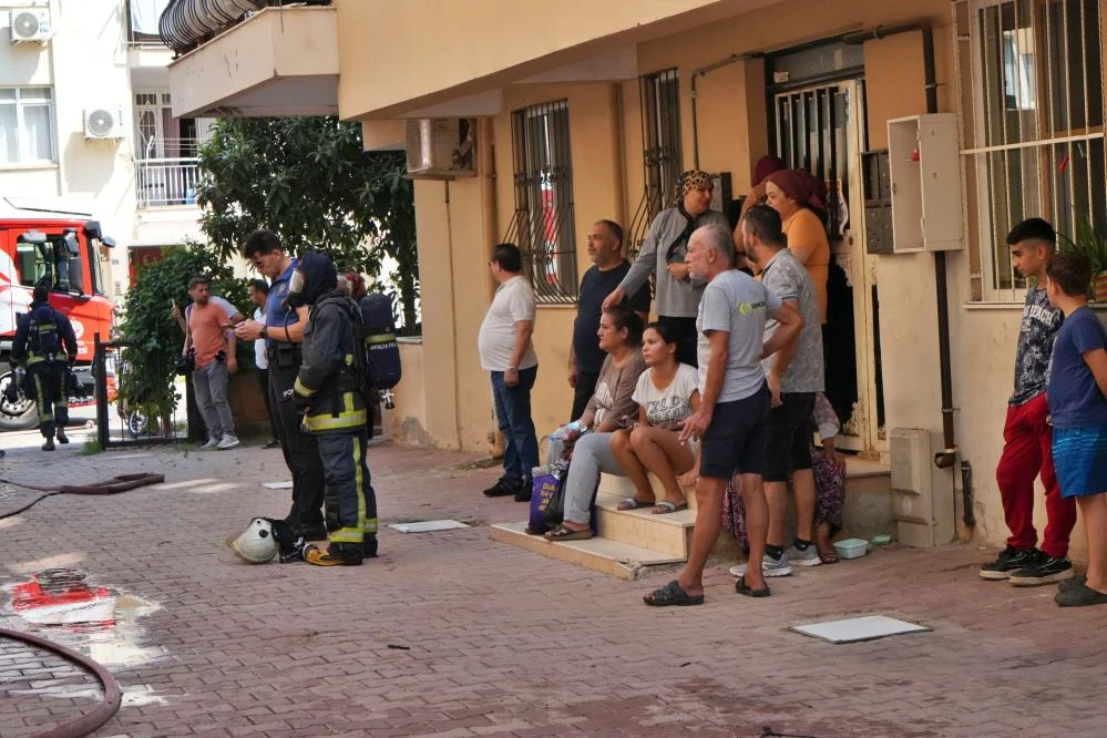 Antalya’da Çıkan Ev Yangını Korku Dolu Anlar Yaşattı