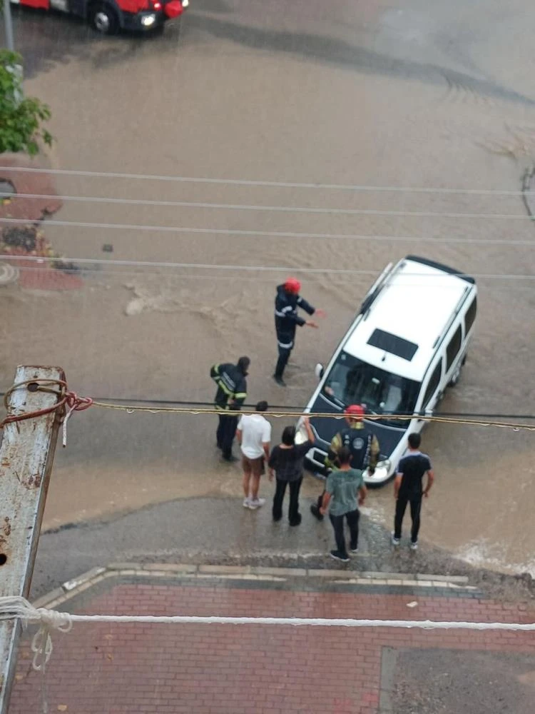 Kocaeli’de Şiddetli Yağışlar Sel Felaketine Yol Açtı