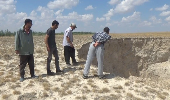 Konya'nın Karapınar İlçesindeki Yeni Obruk Endişe Yarattı