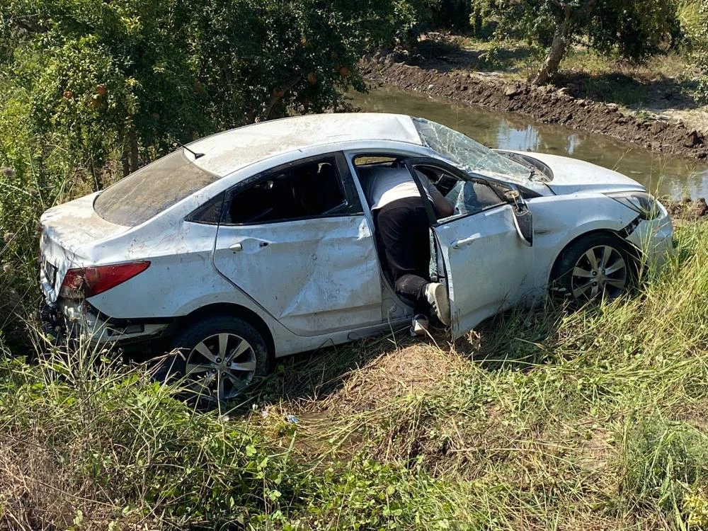 Serik'te Otomobiller Kafa Kafaya Çarpıştı: 5 Kişi Yaralandı