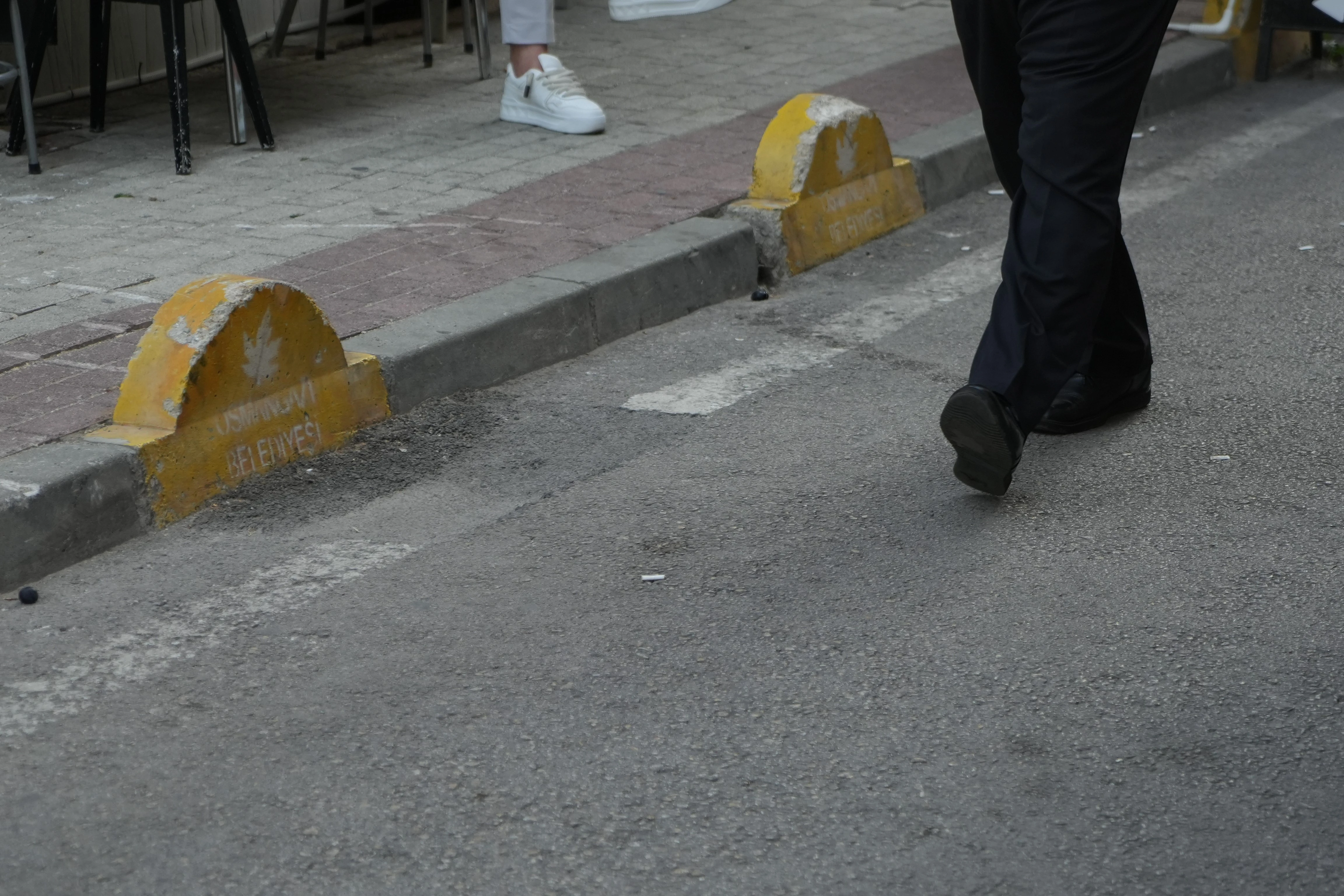 Bursa'da bu sokağa girenler kendini yerde buluyor! Tuzak gibi sokak