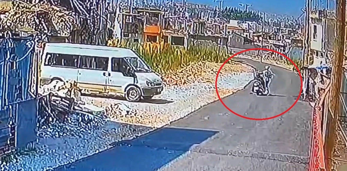 Hatay'da motosiklet sürücüsüne sopalı saldırı anı kamerada