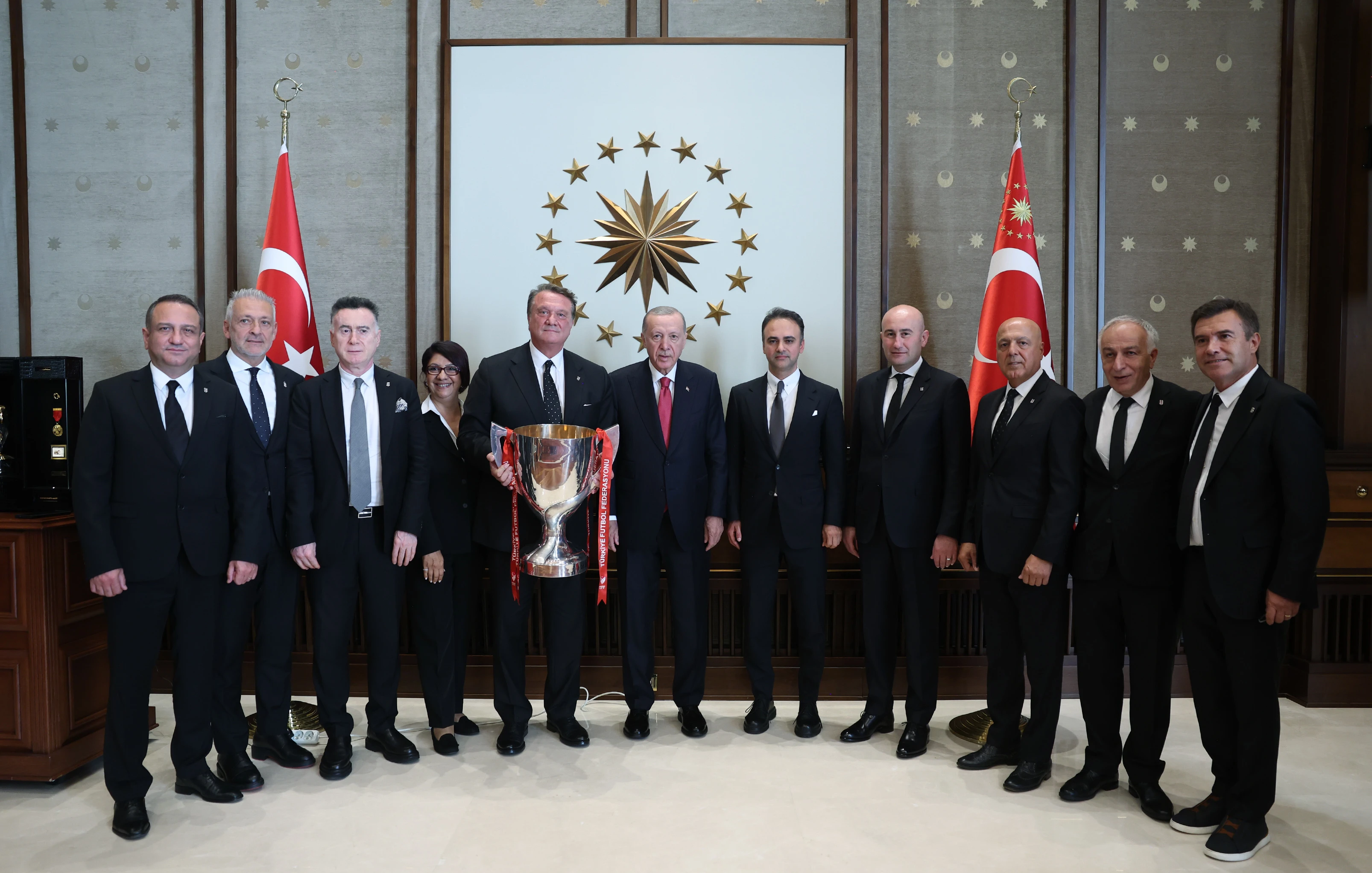 Cumhurbaşkanı Erdoğan Beşiktaş'ı külliyede ağırladı