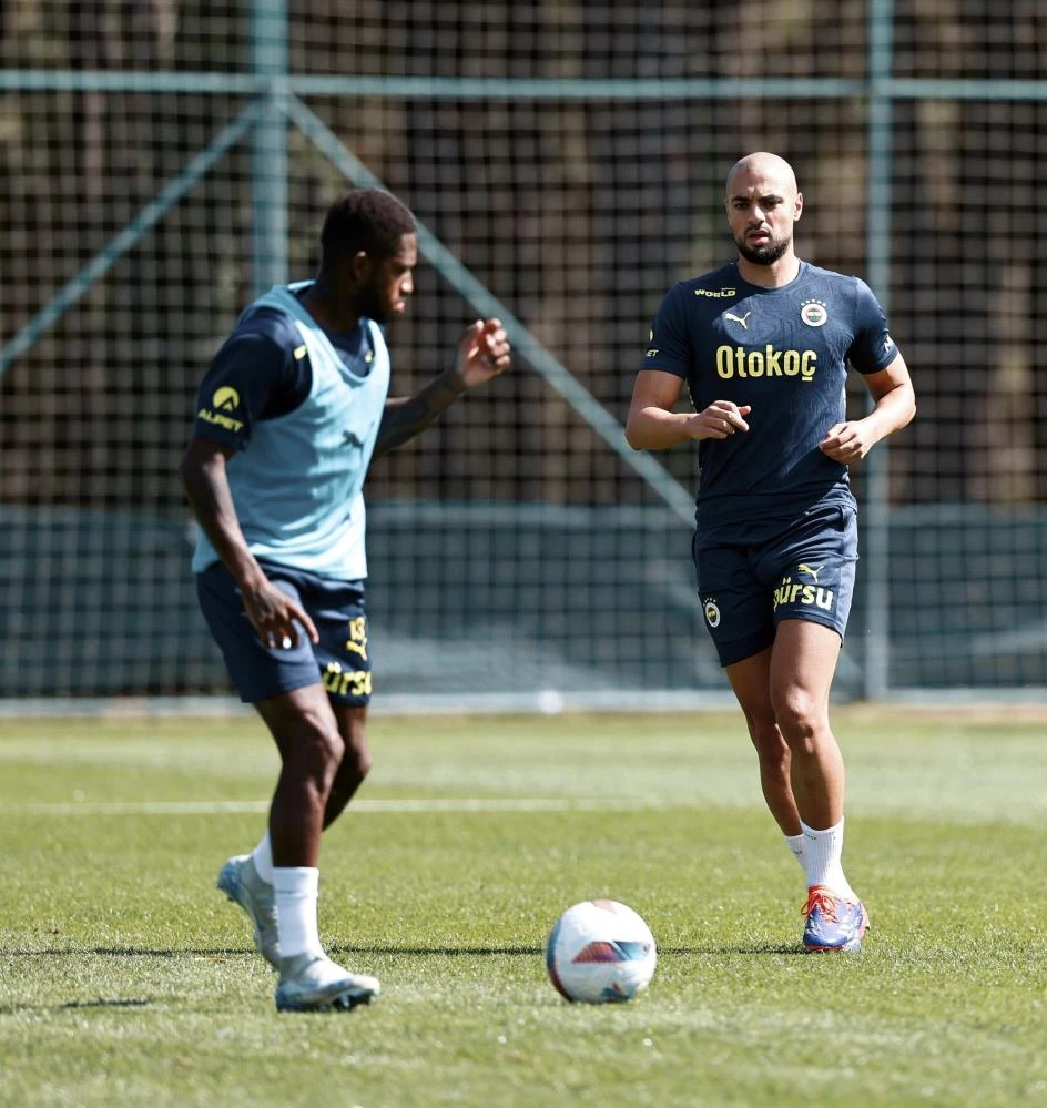 Fenerbahçe'nin Yeni Transferi Amrabat İlk Antrenmanına Çıktı