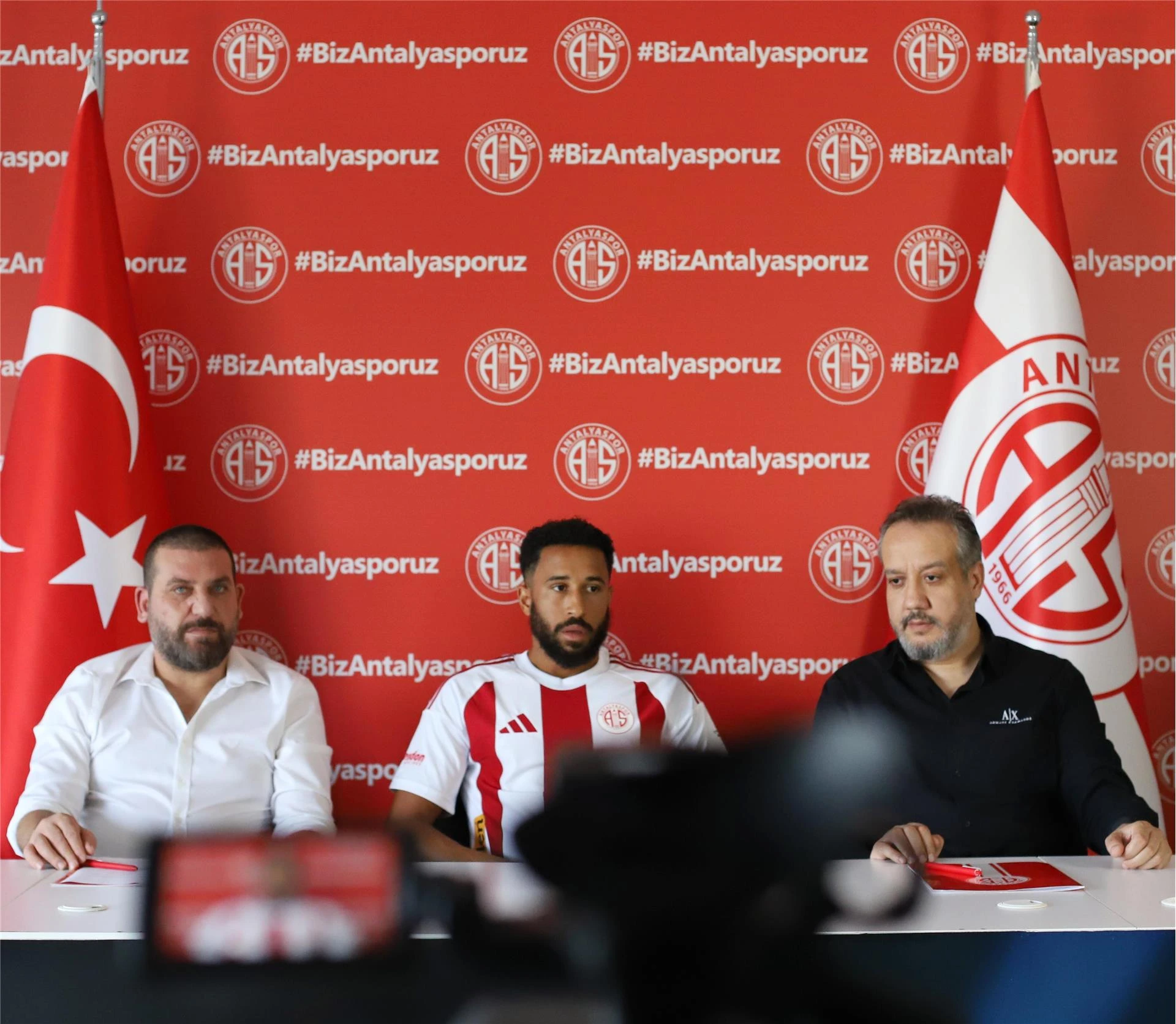 Antalyaspor Premier Lig yıldızı Andros Townsend ile anlaştı