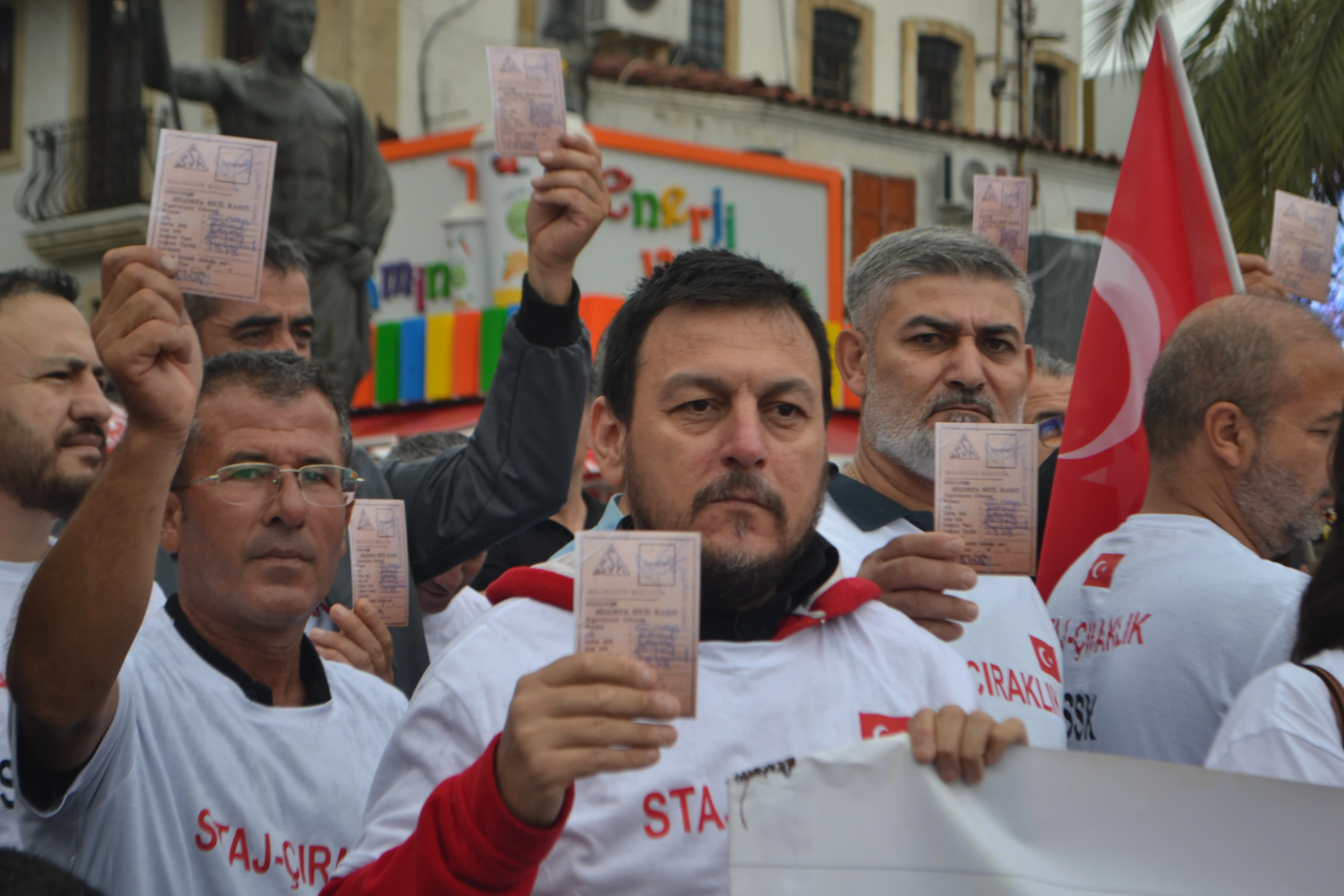 Staj ve Çıraklık Mağdurları Ankara'da Buluştu! Antalya'dan Yoğun Katılımın Olduğu Eylemden Yöneticilere Çağrı