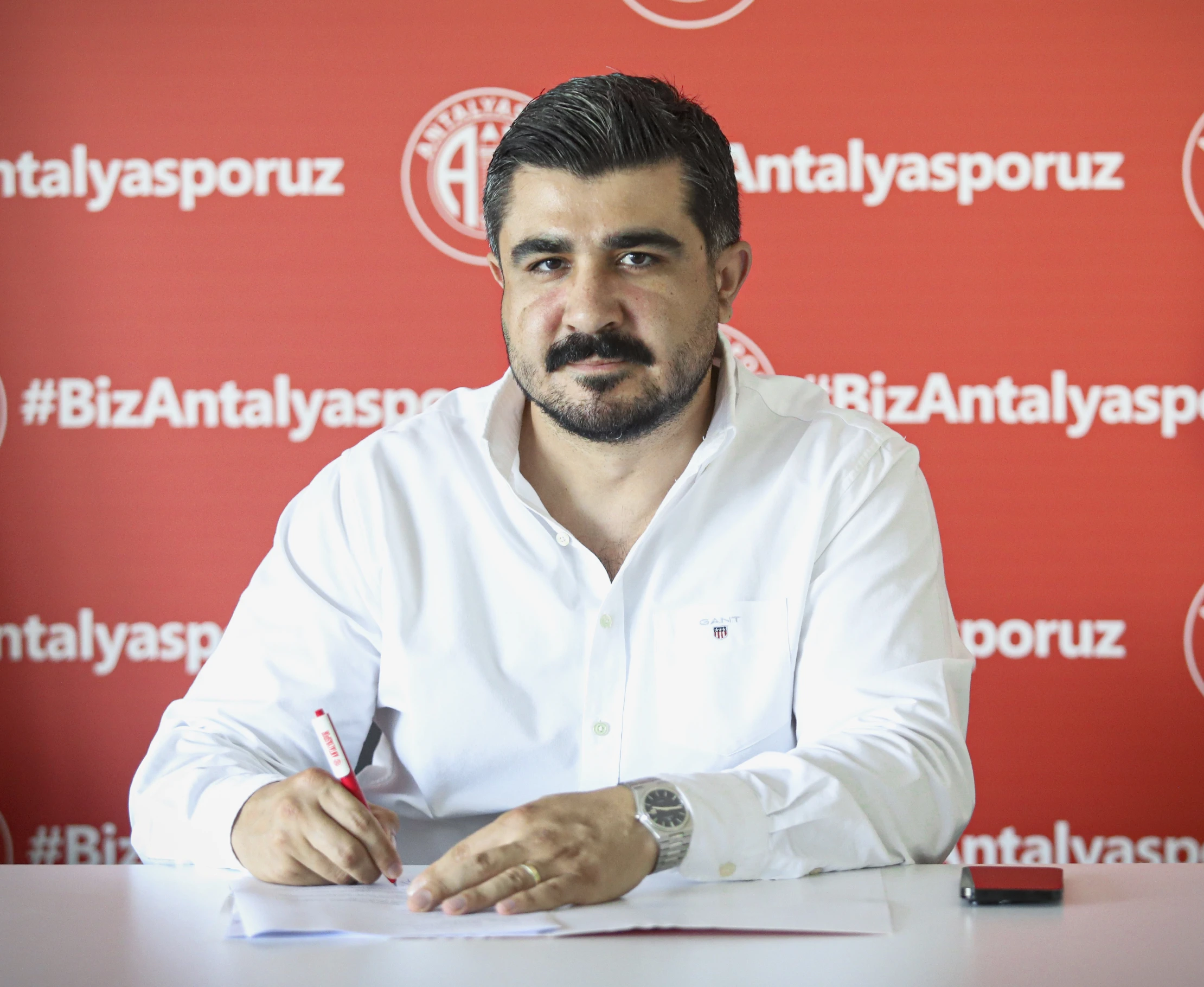 Antalyaspor Transferin Son Gününde İki Yeni Futbolcuya İmza Attırdı